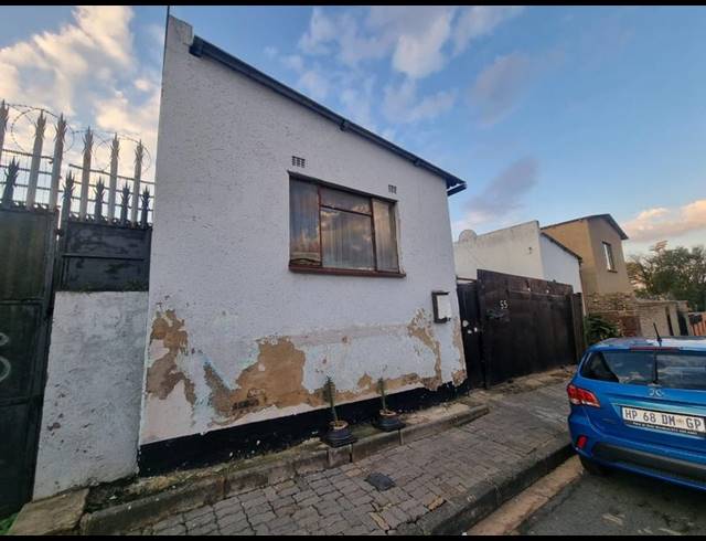 5 BEDROOM HOUSE FOR SALE IN VREDEDORP